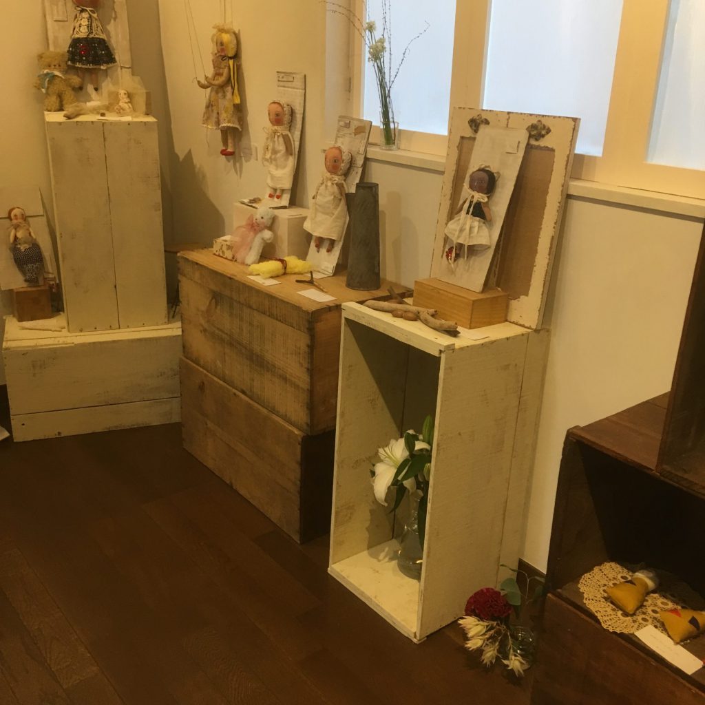 青の羊展「指月」会場